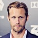 Alexander Skarsg�rd est de sortie!