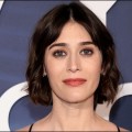 Lizzy Caplan dans la cinqui�me saison de The Morning Show
